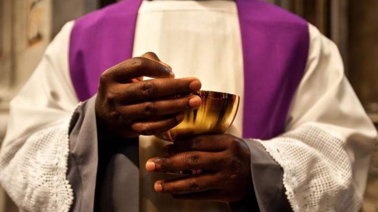 Un prêtre catholique