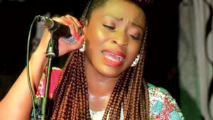 Bénin/showbiz : « je regrette d&rsquo;être née au bénin », Sèssimè en larme