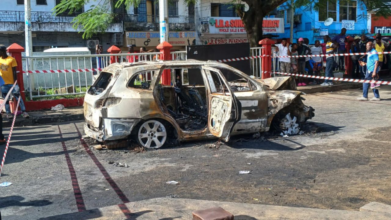 Voiture calcinée au libéria