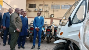 Le ministre Hounkpatin et Richmond Tiémoko, représentant résident de l'UNFPA le jour de la remise