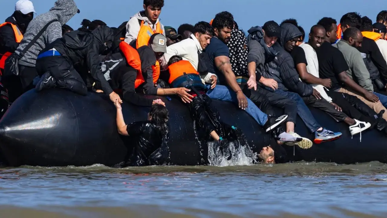 embarcation gonflable de migrants