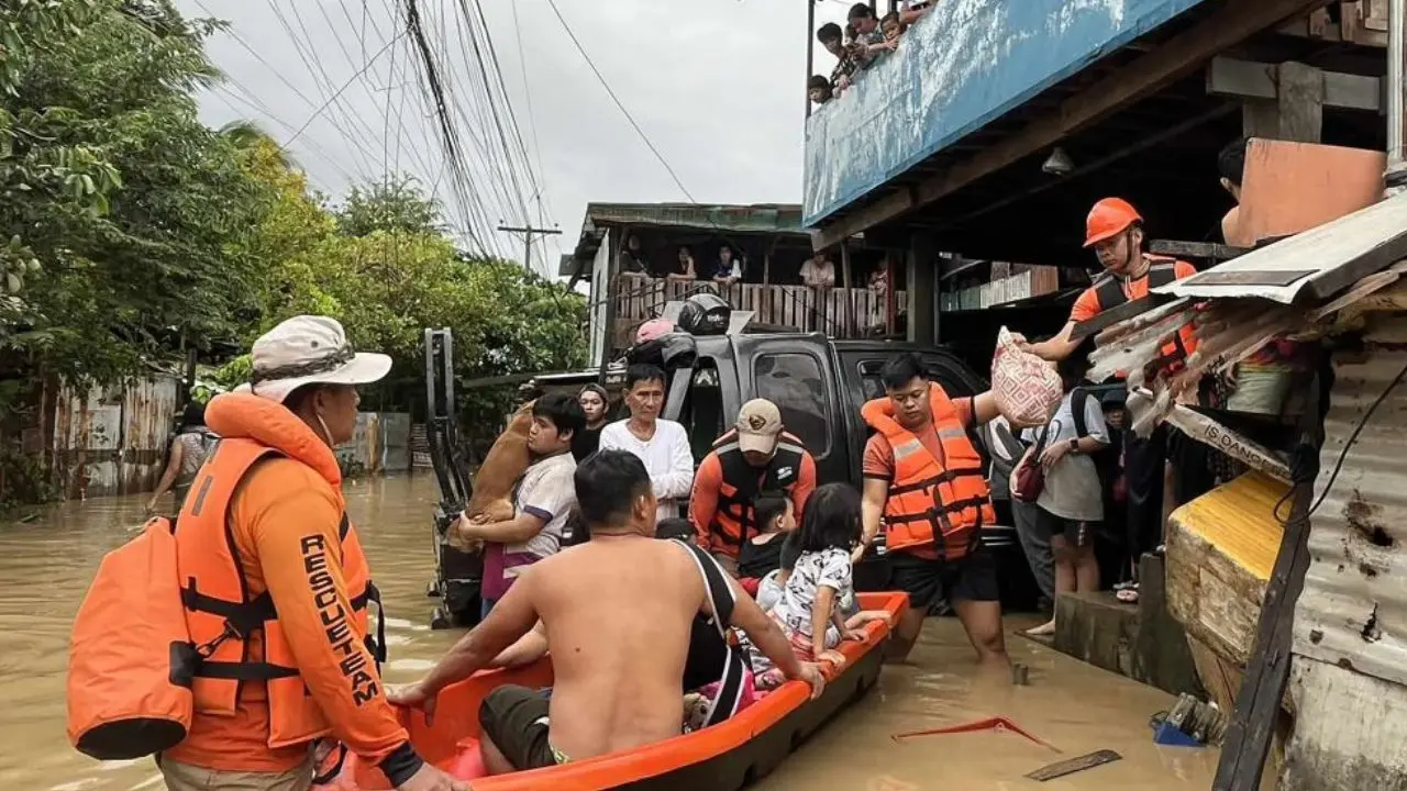 hélicoptère en mission humanitaire en Philippines