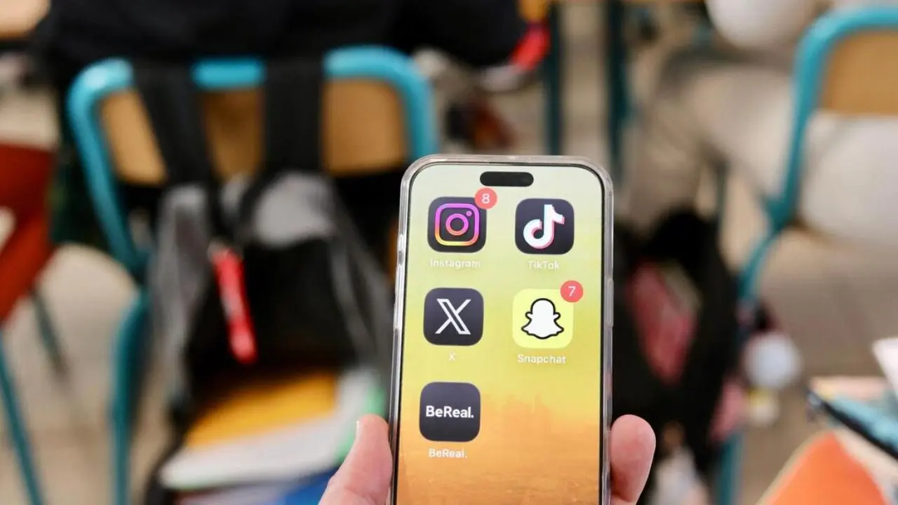 réseaux sociaux interdits aux moins de 15 ans