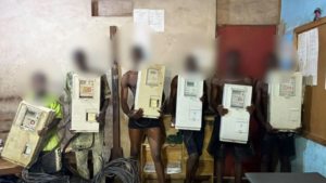 Abomey-Calavi : un réseau présumé de voleurs de compteurs électriques de la SBEE démantelé, six suspects arrêtés